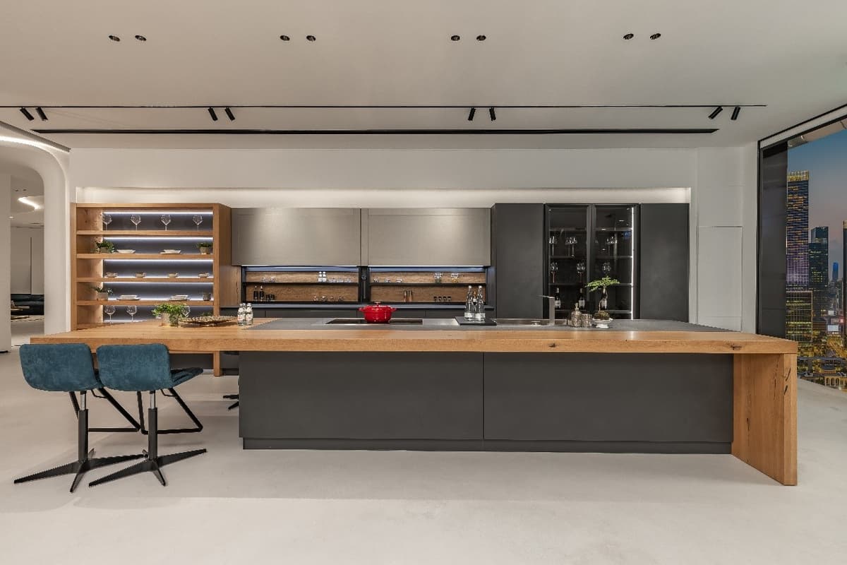 Cabinets & Storage - image 1