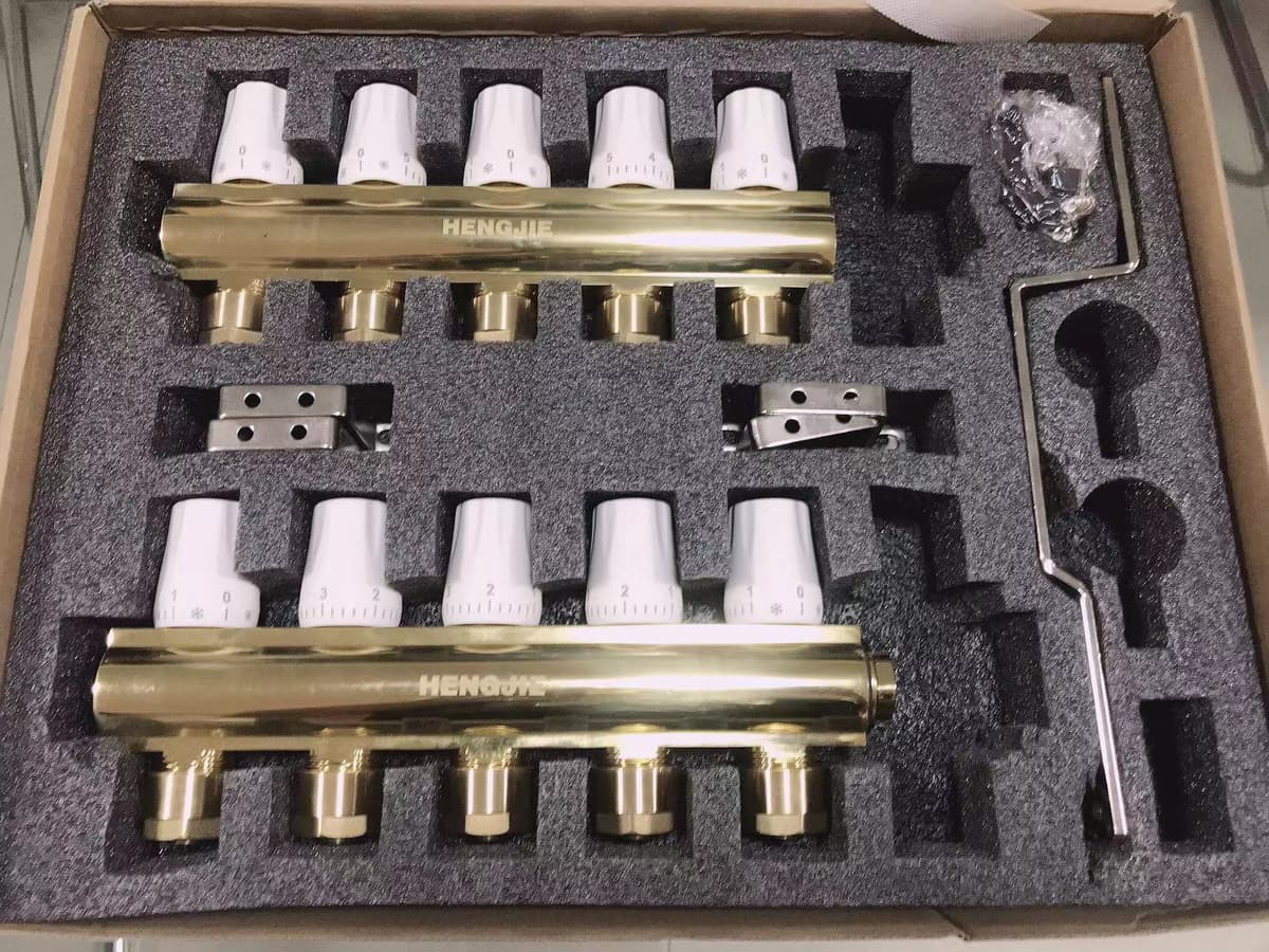 Manifolds HJ.7228 - image 1
