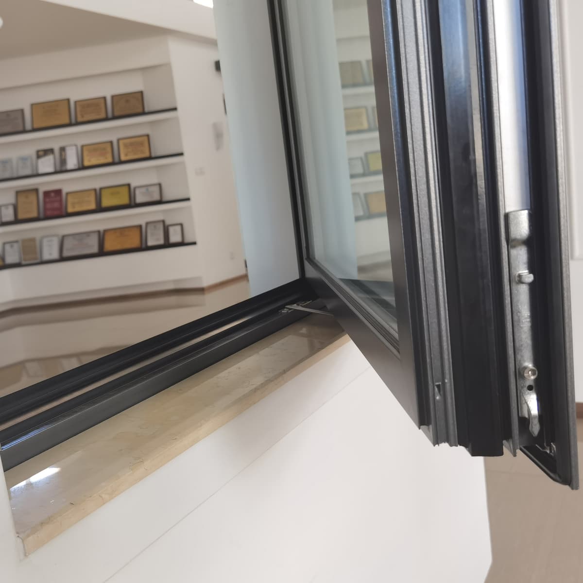 Aluminium Doors & Windows PBW75 - image 1